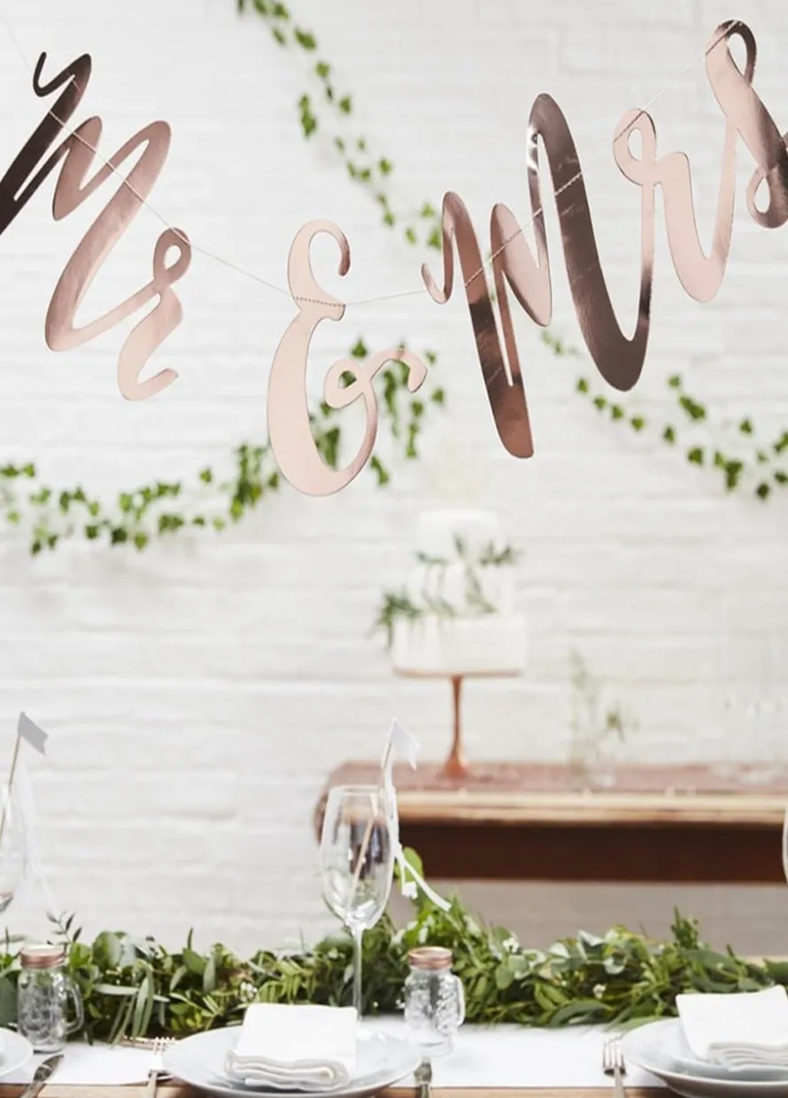 Girlanda z napisem Mr & Mrs dekoracja ślubna rose gold