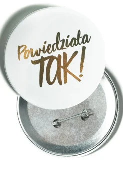 Przypinka na wieczór panieński POWIEDZIAŁA TAK złota